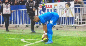 爱尔兰主帅：C罗只是一时冲动；球迷营造了难以置信的氛围