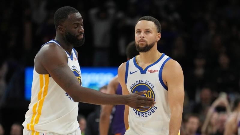 意大利赛车手罗西回忆马拉多纳：我曾单膝跪地亲吻他的左脚