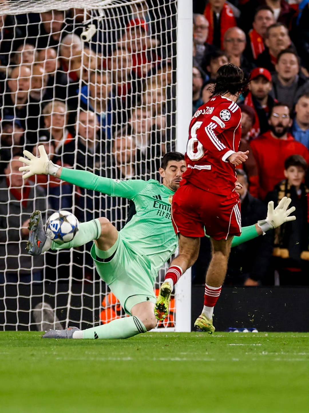 难逃伤病魔爪！巴西后场双核成为“双脆”，米利唐布雷默近些年连续重